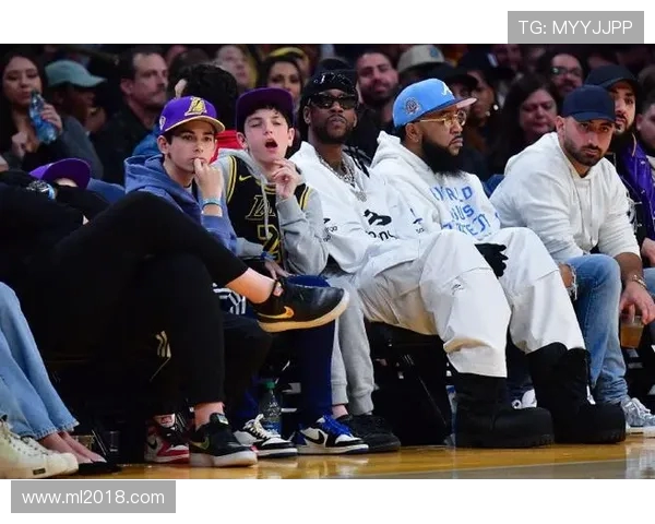 宋雨琦现场观战湖人赛场前排座位引人羡慕又去看老詹了